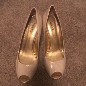 Sz 9 GUESS peep toe nude heel patent leather